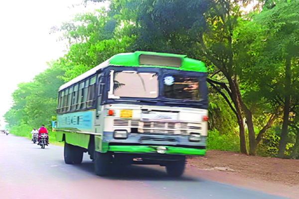 గ్రామాల్లో కానరాని పల్లె వెలుగు