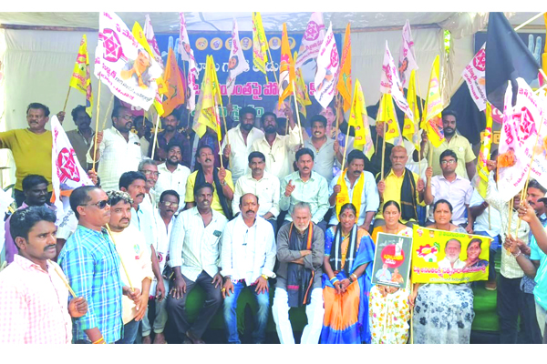 కొనసాగిన టిడిపి రిలే నిరాహార దీక్షలు