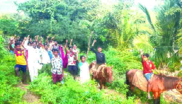 డోలీలు, గుర్రాలతో సిపిఎం పాదయాత్ర