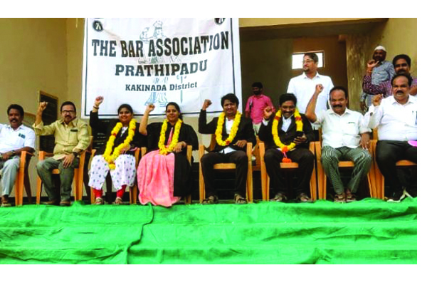  మూడో రోజుకు న్యాయవాదుల దీక్ష