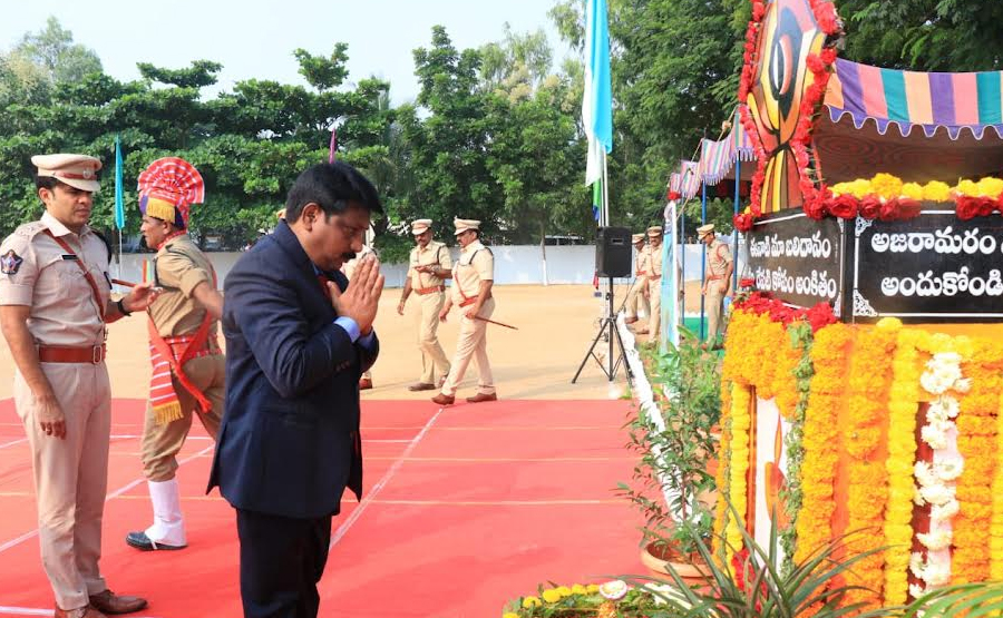 పోలీసు అమరవీరుల త్యాగాలు చిరస్మరణీయం