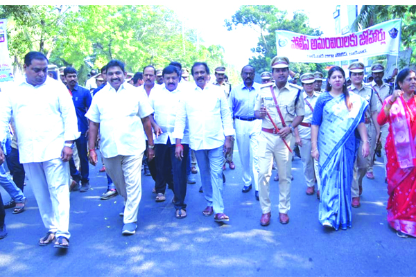 పోలీసు అమరవీరుల త్యాగాలు ఎనలేనివి