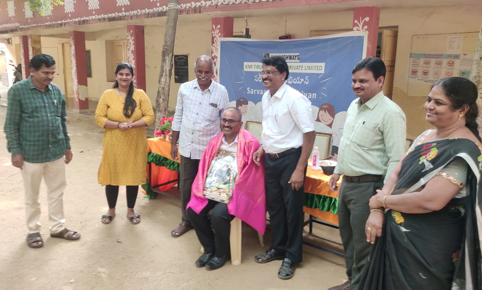 విద్యార్థులు సామాజిక బాధ్యత కలిగి ఉండాలి