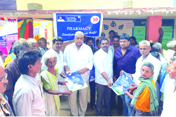 అగ్ని ప్రమాద బాధితులకు పరామర్శ