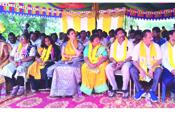 కొనసాగిన టిడిపి నిరసనలు, దీక్షలు