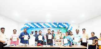 బాల్య వివాహాల నిరోధక చట్టం పోస్టర్‌ ఆవిష్కరిస్తున్న కలెక్టర్‌, ఎస్‌పి, అధికారులు
