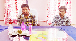 లంచం తీసుకుంటూ పట్టుబడ్డ డిప్యూటీ తహశీల్దార్‌, విఆర్‌ఒ