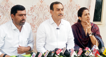 టిడిపి పొలిట్‌ బ్యూరో సభ్యుడు శ్రీనివాసరెడ్డి