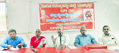 మాట్లాడుతున్న సిపిఎం కేంద్ర కమిటీ సభ్యులు గఫూర్‌