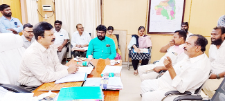 సమావేశంలో మాట్లాడుతున్న ఆర్‌డిఒ రామకృష్ణారెడ్డి