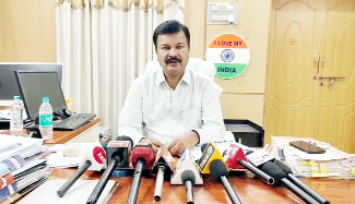 సమావేశంలో మాట్లాడుతున్న ఆర్‌డిఒ రామకృష్ణారెడ్డి