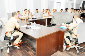 సమావేశంలో మాట్లాడుతున్న ఎస్‌పి కృష్ణారావు