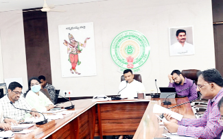 వీడియో కాన్ఫరెన్స్‌లో పాల్గొన్న కలెక్టర్‌, అధికారులు