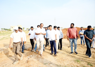 అభివద్ధి పనులు వేగవంతం : కలెక్టర్‌ 