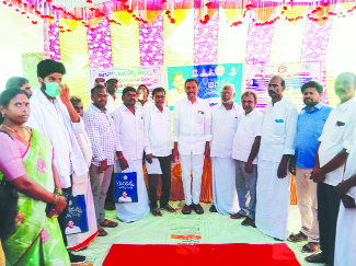 బి.కోడూరు : వైద్యశిబిరంలో ఎమ్మెల్సీ డిసి గోవిందరెడ్డి, నాయకులు, వైద్యులు