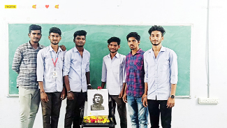 చే గువేరా చిత్రపటానికి నివాళులర్పిస్తున్న ఎస్‌ఎఫ్‌ఐ నాయకులు
