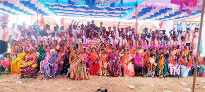 గర్జన సభలో నినాదాలు చేస్తున్న వాల్మీకులు