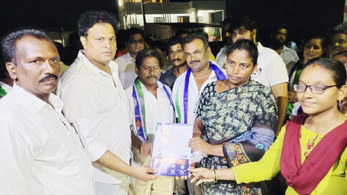 ప్రజాసమస్యలు తెలుసుకునేందుకే గడప గడపకు వైసిపి ఇన్‌ఛార్జి కరణం వెంకటేష్‌
