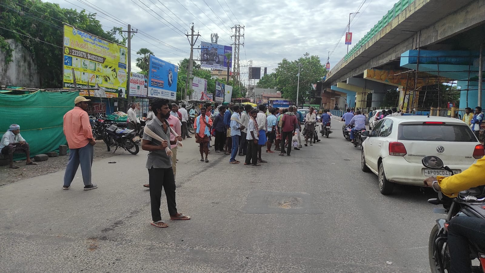 నిర్మాణ రంగం కుదేలు