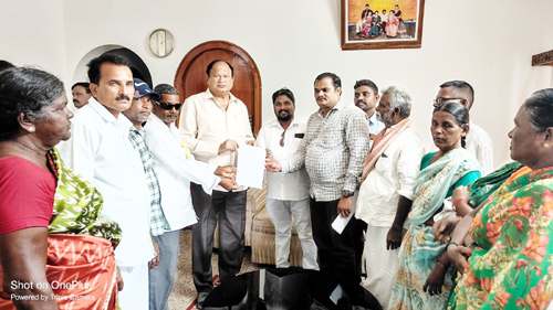 ఎంఎల్‌ఎ బలరాంకు విజయనగరకాలనీ వాసుల వినతి
