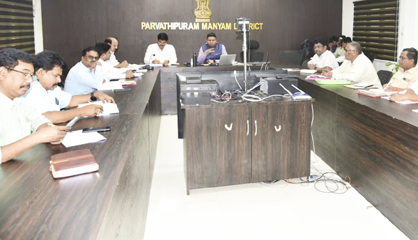 లక్ష్యాలు పూర్తిచేయాలి : కలెక్టర్‌
