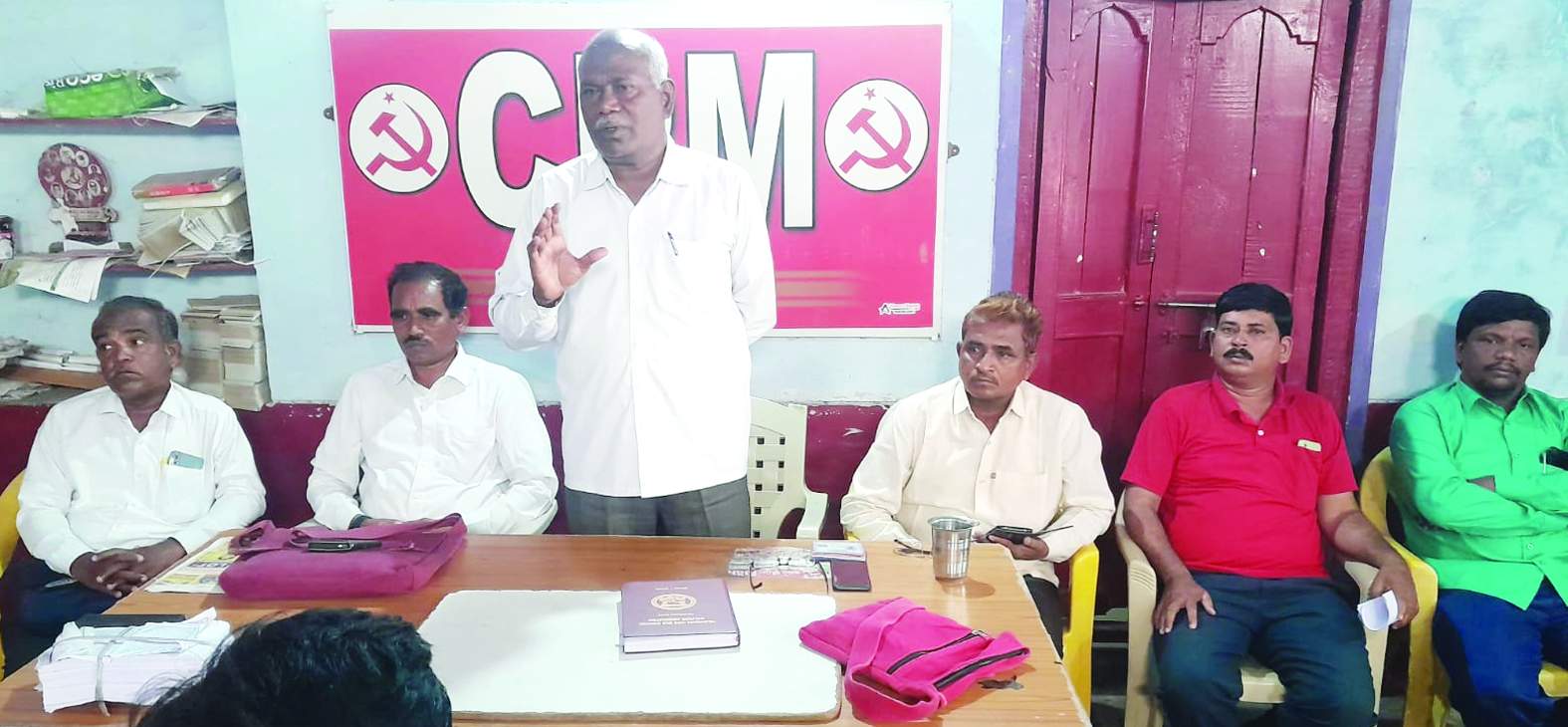 మాట్లాడుతున్న సిపిఎం రాష్ట్ర కార్యదర్శి వర్గ సభ్యులు ప్రభాకర్‌ రెడ్డి