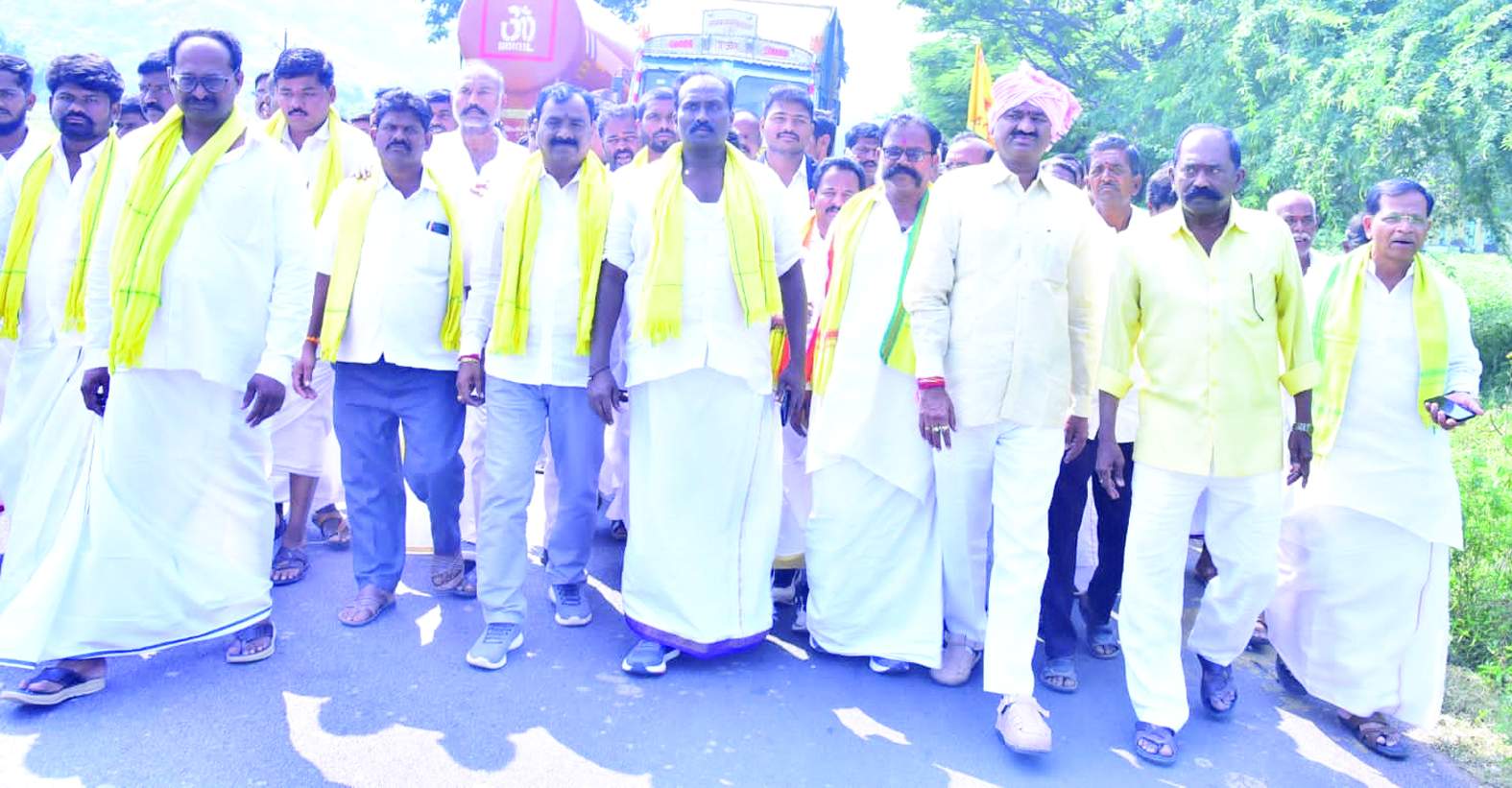 పాదయాత్రకు స్వాగతం పలికిన తిక్కారెడ్డి