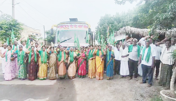 Farmers-of-Amaravati-leaving-for-Rajahmundry