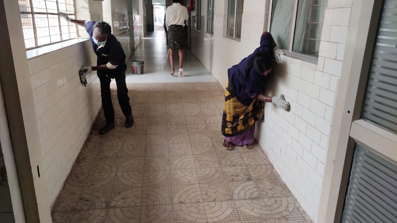 పారిశుధ్య కార్మికులకు ఐదు నెలలుగా అందని వేతనాలు