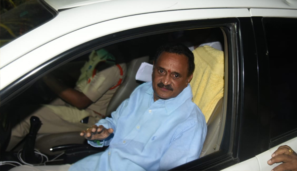 /Once-again-severe-tension-at-Bandaru's-house