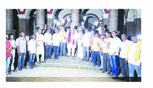 టిడిపి కొవ్వొత్తుల ప్రదర్శన