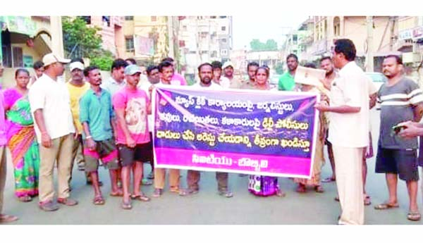 ప్రశ్నిస్తే సహించలేకపోతున్న కేంద్రం