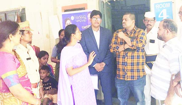 జెఎఎస్‌ శిబిరాన్ని సందర్శించిన సిఎం ఒఎస్‌డి