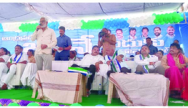 ప్రజల్లోకి పథకాలను తీసుకెళ్లాలి