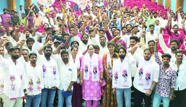 ప్రభుత్వ అవినీతిని ప్రజలకు వివరించాలి