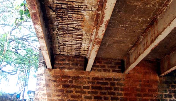 శిథిలావస్థకు చేరిన నారాయణపురం వంతెన