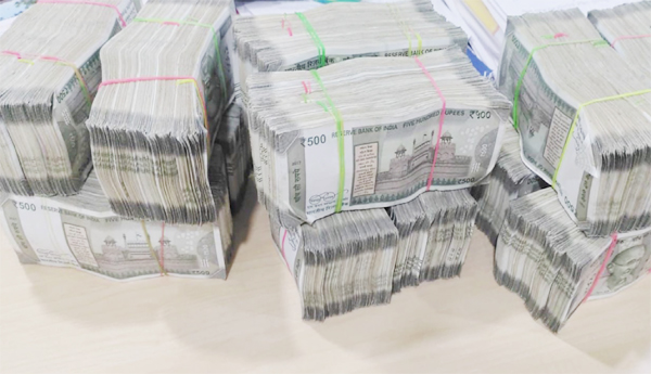 Huge-amount-of-cash-and-gold-seized-during-police-checks