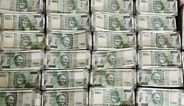 23-boxes-under-the-bed-All-bundles-of-Rs-500-notes-A-total-of-Rs-42-crores-seized