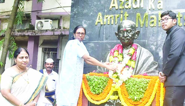  మహనీయుల స్ఫూర్తితో సేవలందించాలి