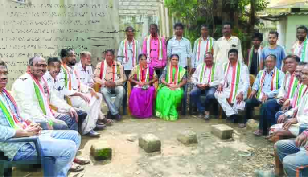 కార్యకర్తలు కష్టించి పని చేయాలి