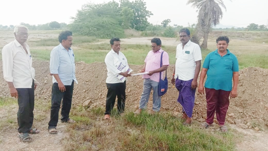 కోర్టు ఆదేశాలను ధిక్కరించి పొలాల్లో ట్రంచ్‌