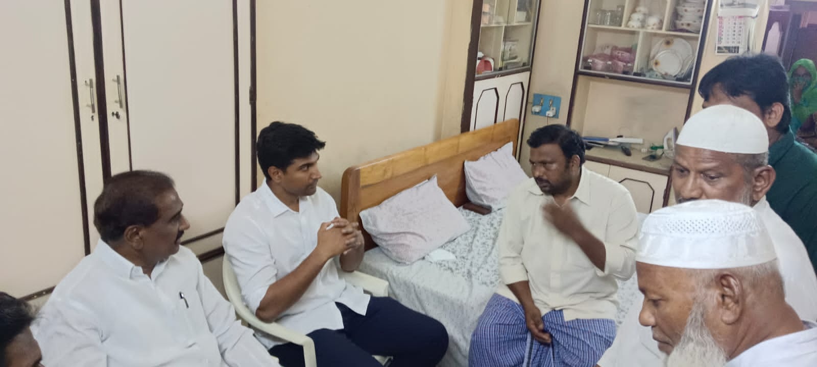 మృతుల కుటుంబాలను ఆదుకుంటాం