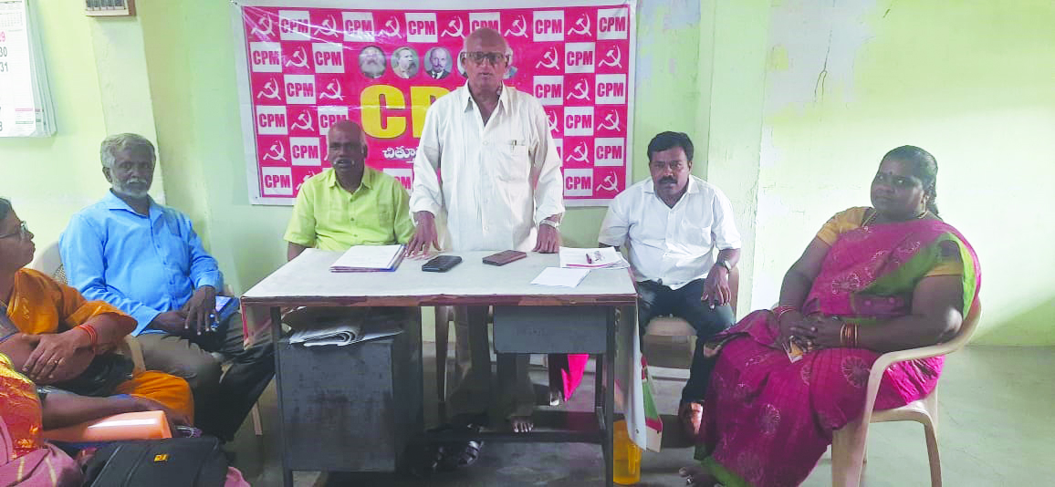 సమావేశంలో మాట్లాడుతున్న రాష్ట్ర నాయకులు దడాల సుబ్బారావు