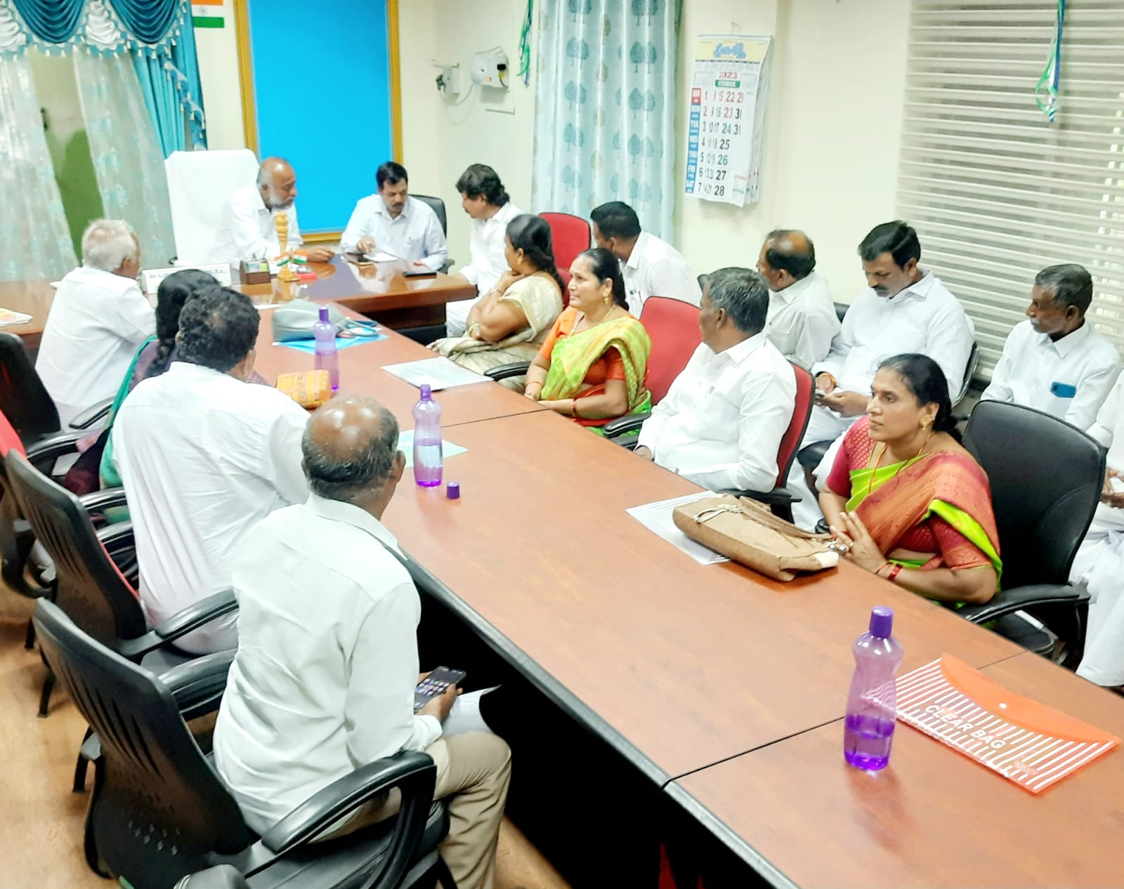 జెడ్పిటీసీల సమావేశంలో మాట్లాడుతున్న జెడ్పి ఛైర్మెన్‌