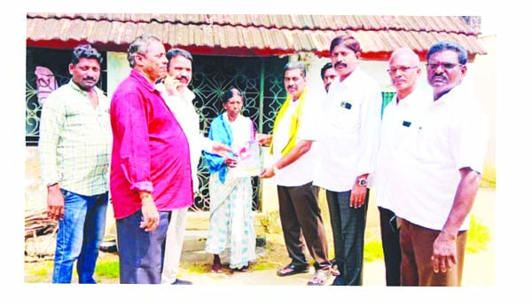 టిడిపి ఇంటింట కరపత్రాల పంపిణీ