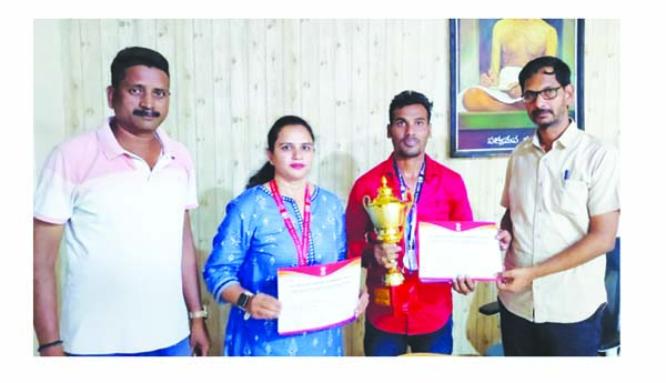 జిల్లా స్థాయి బ్యాడ్మింటన్‌ పోటీలు ప్రారంభం
