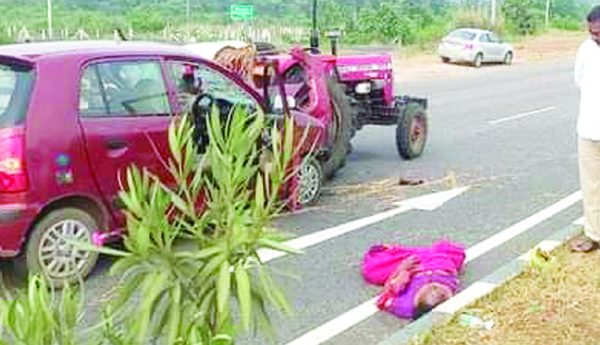 రోడ్డు ప్రమాదంలో సర్పంచ్‌ భార్య మృతి
