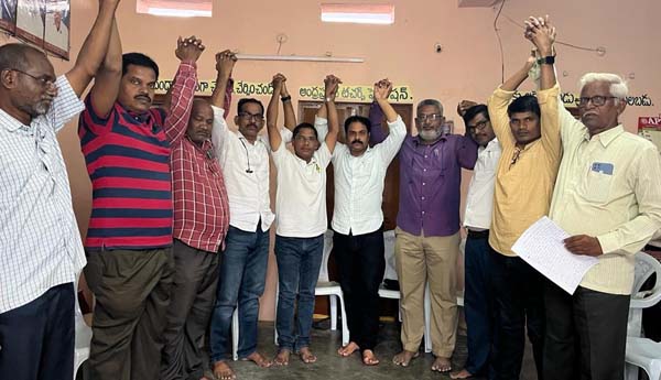 ఉపాధ్యాయుల సస్పెన్షన్‌ ఎత్తివేయాలి : ఫ్యాఫ్టో