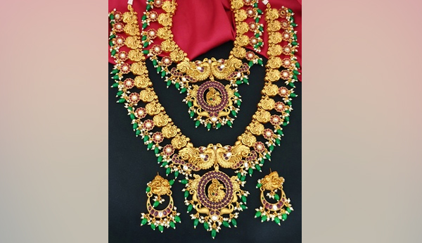 బంగారు... 'తగ్గేదేలే'..!