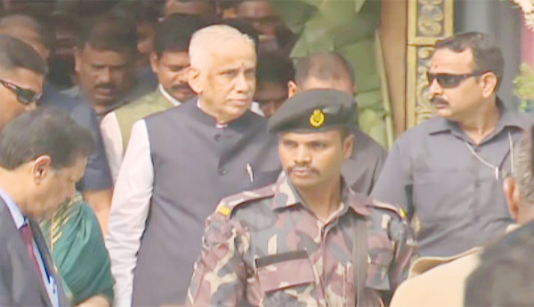 AP-Governors-couple-visited-Vijayawada-Durgamma